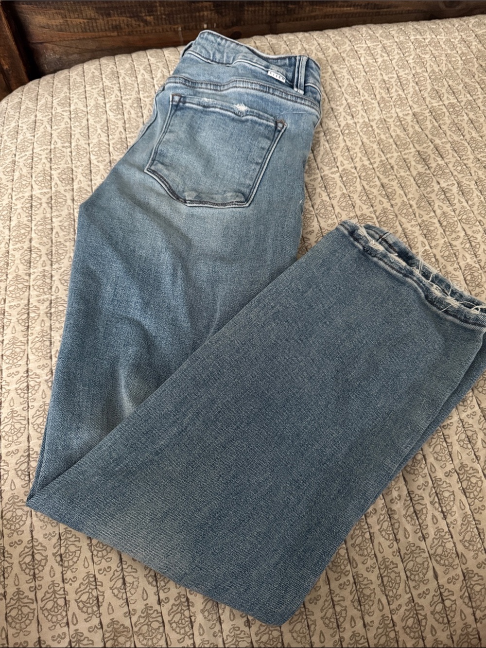Women’s  Light Blue Straight-Leg Jeans